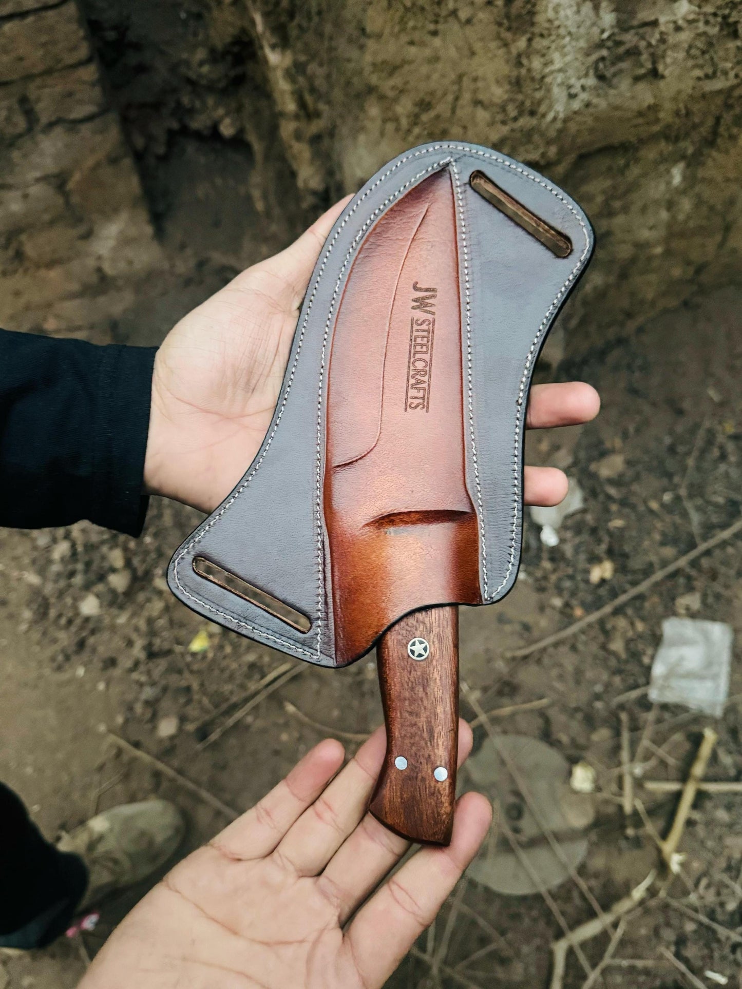 Fixed Blade Hunting Knife – Walnut Wood / Ram Horn Handle Options